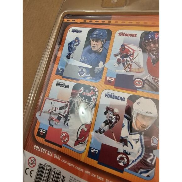 MCFARLANE - NHL - John LeClair - Philadelphia Flyers - Series 1 - Picture 6 of 8